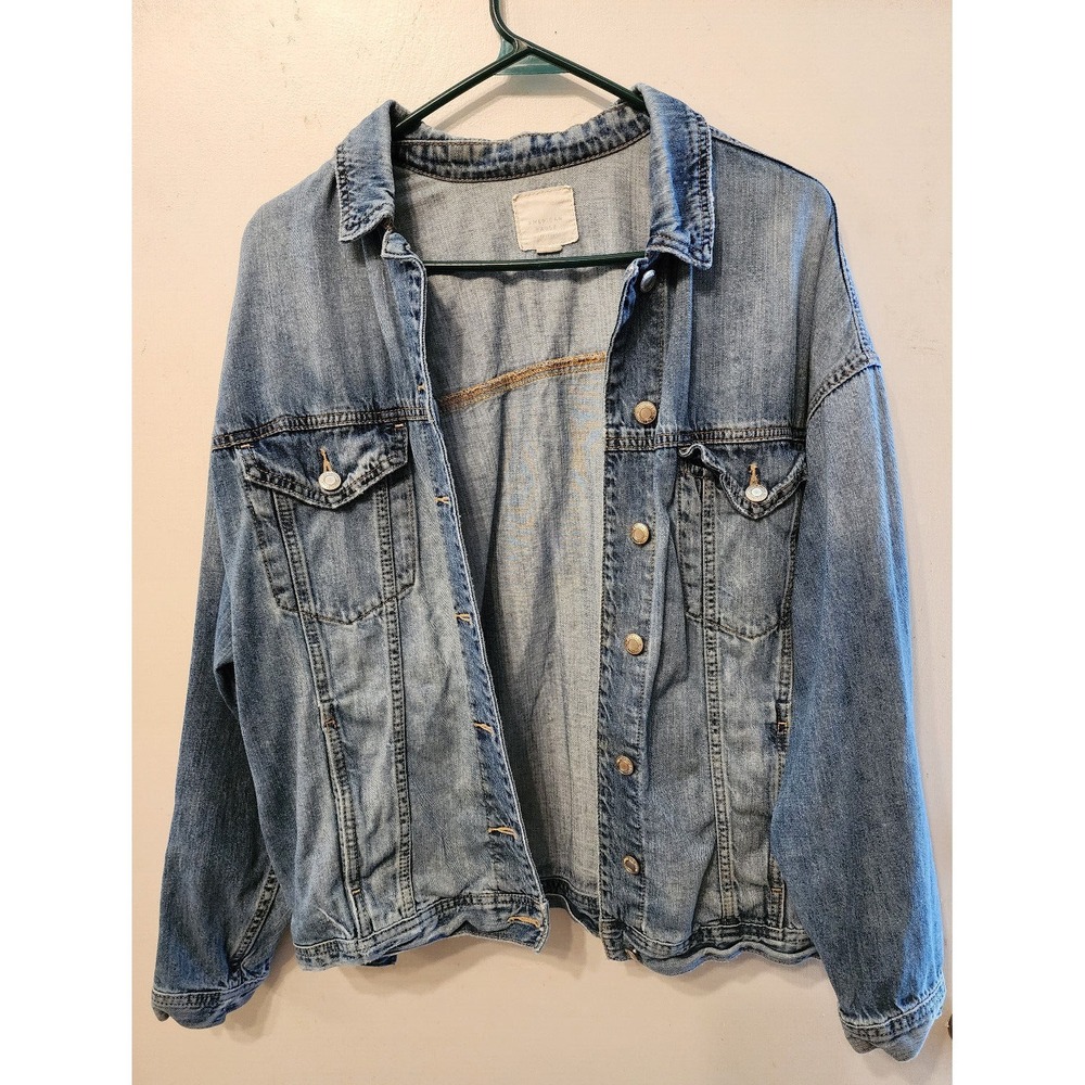 American‎ Eagle Women's L Denim  trucker style Jean Jacket: medium wash, cute!